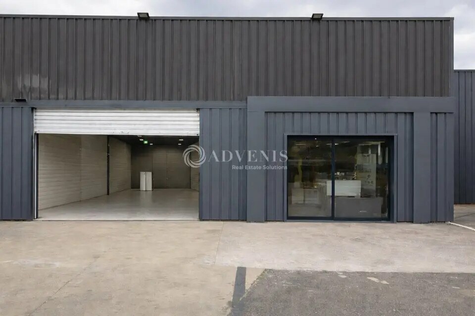 Location Local d'activités 200 m² - Photo 1