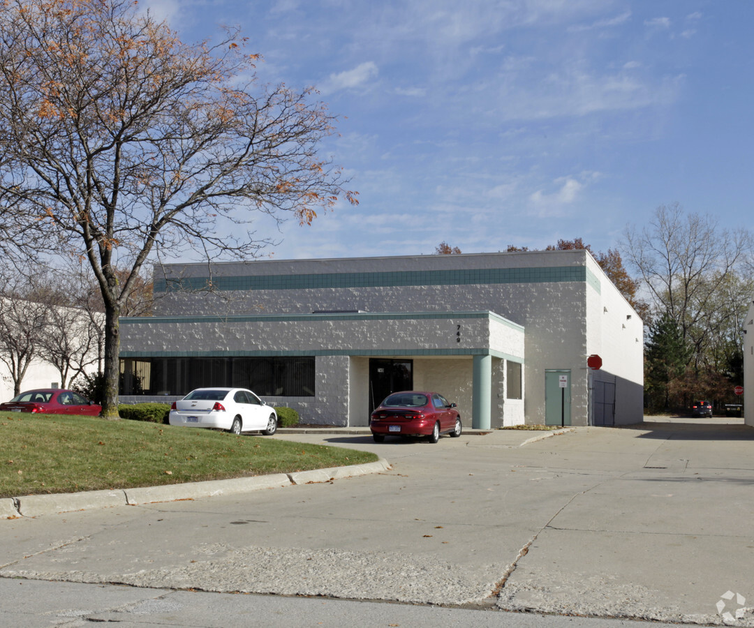 749 Manufacturers Dr, Westland, MI 48186 | LoopNet