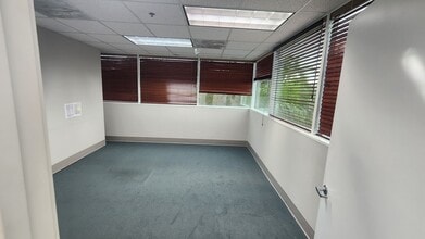 1111 Park Centre Blvd, Miami Gardens, FL for lease Interior Photo- Image 2 of 22