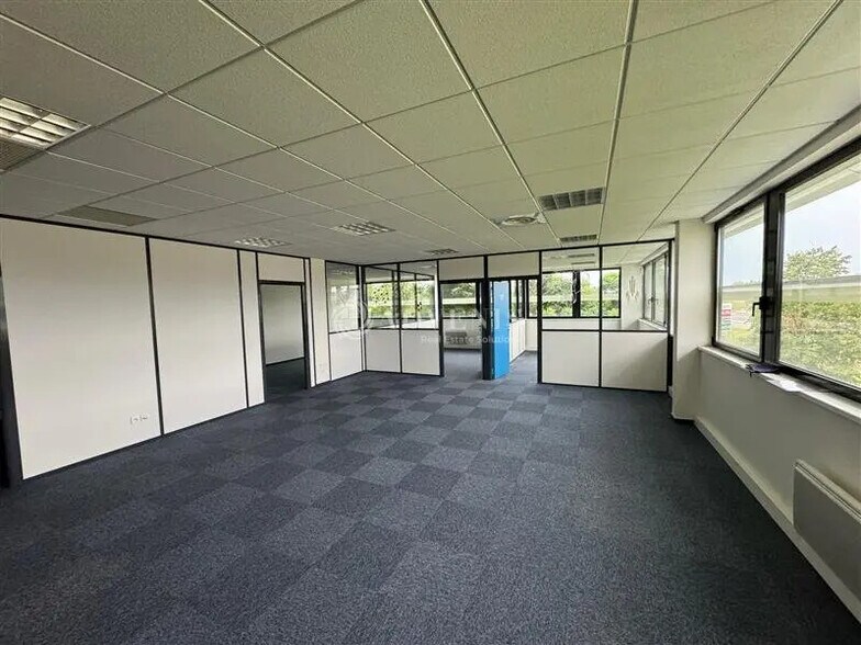 Office in Entzheim for lease - Interior Photo - Image 3 of 9