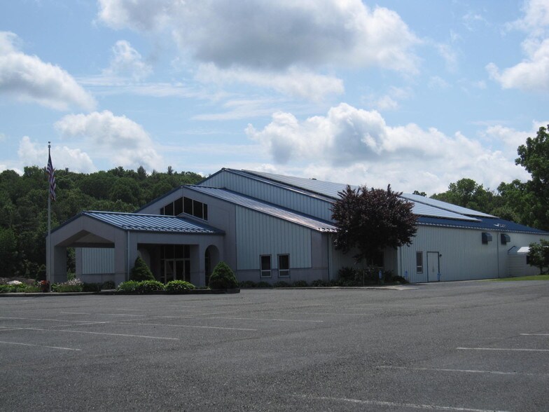 1688 Route 9, Castleton, NY for sale - Building Photo - Image 1 of 1