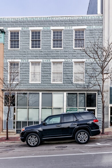 168 E Highland Ave, Elgin, IL for lease - Building Photo - Image 1 of 9