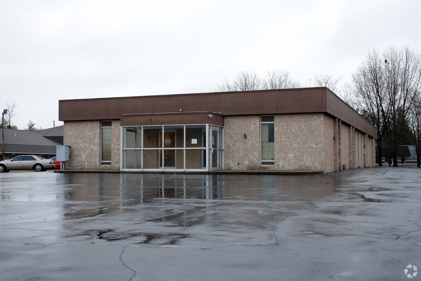 10085 Allisonville Rd, Fishers, IN 46038