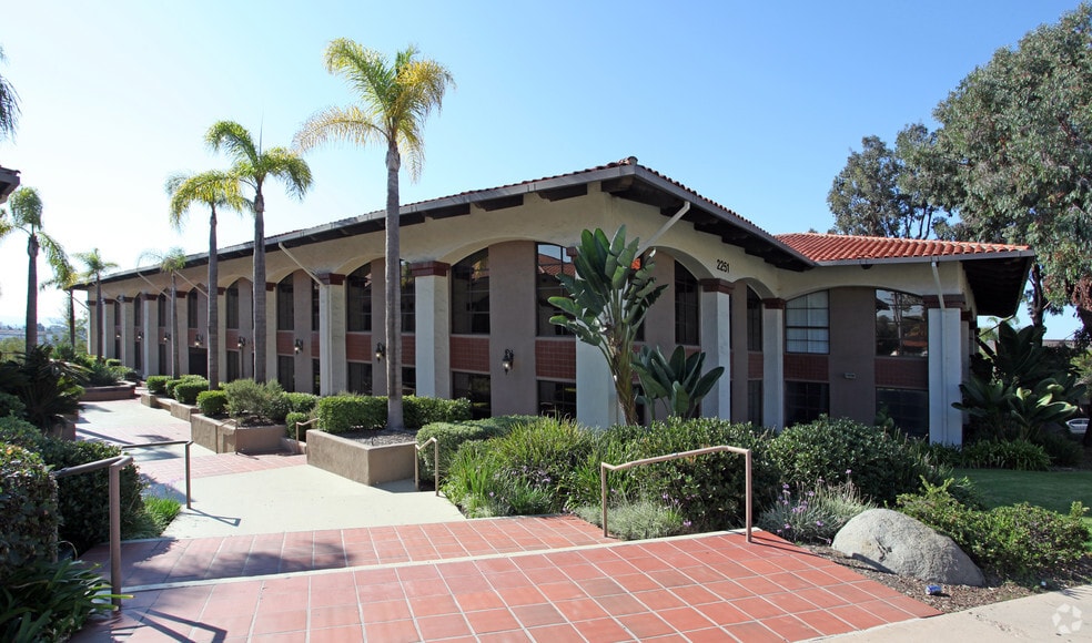 2251 San Diego Ave, San Diego, CA for lease - Building Photo - Image 1 of 8