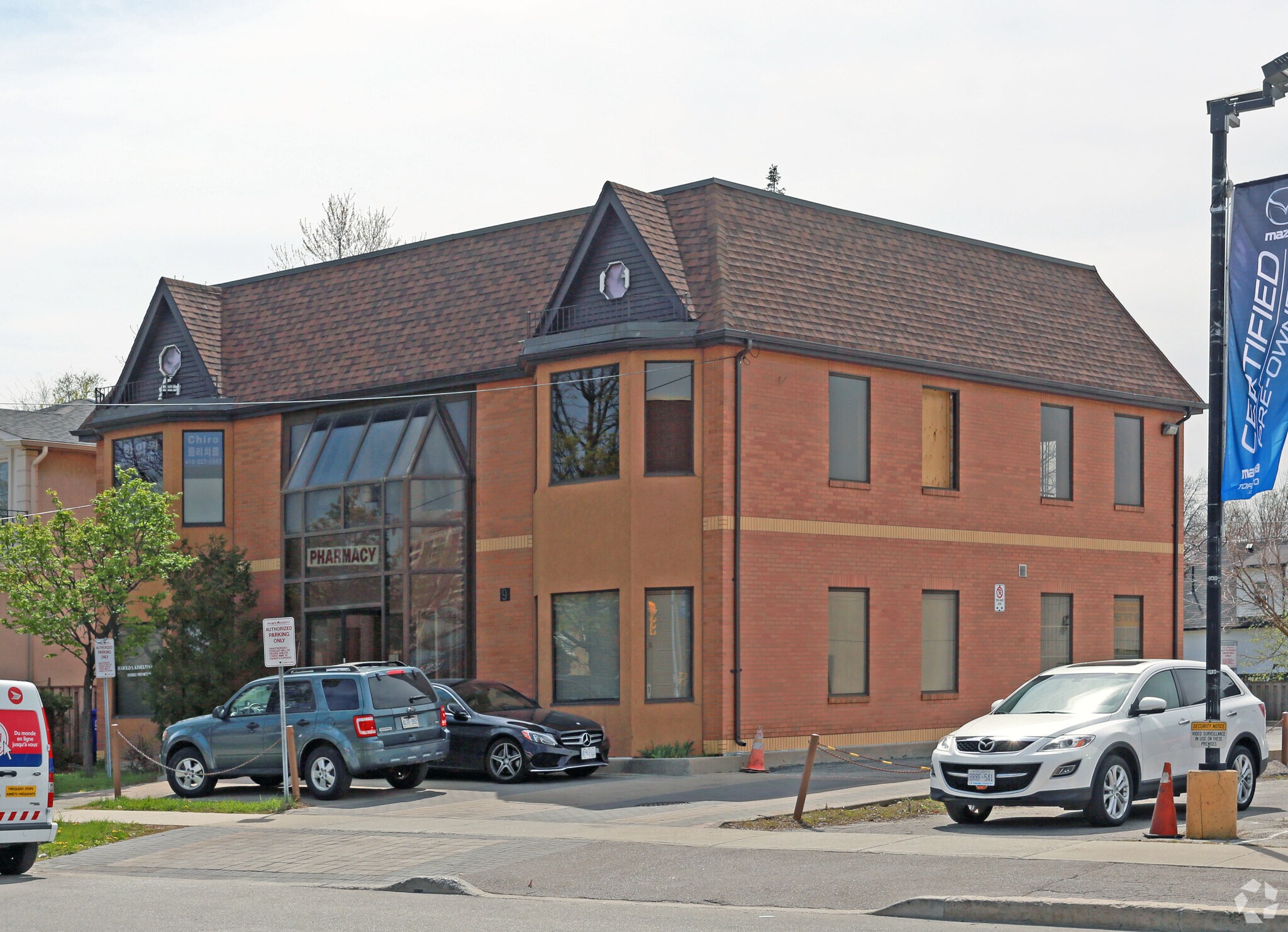 9 Madawaska Ave, Toronto, ON for sale Primary Photo- Image 1 of 1