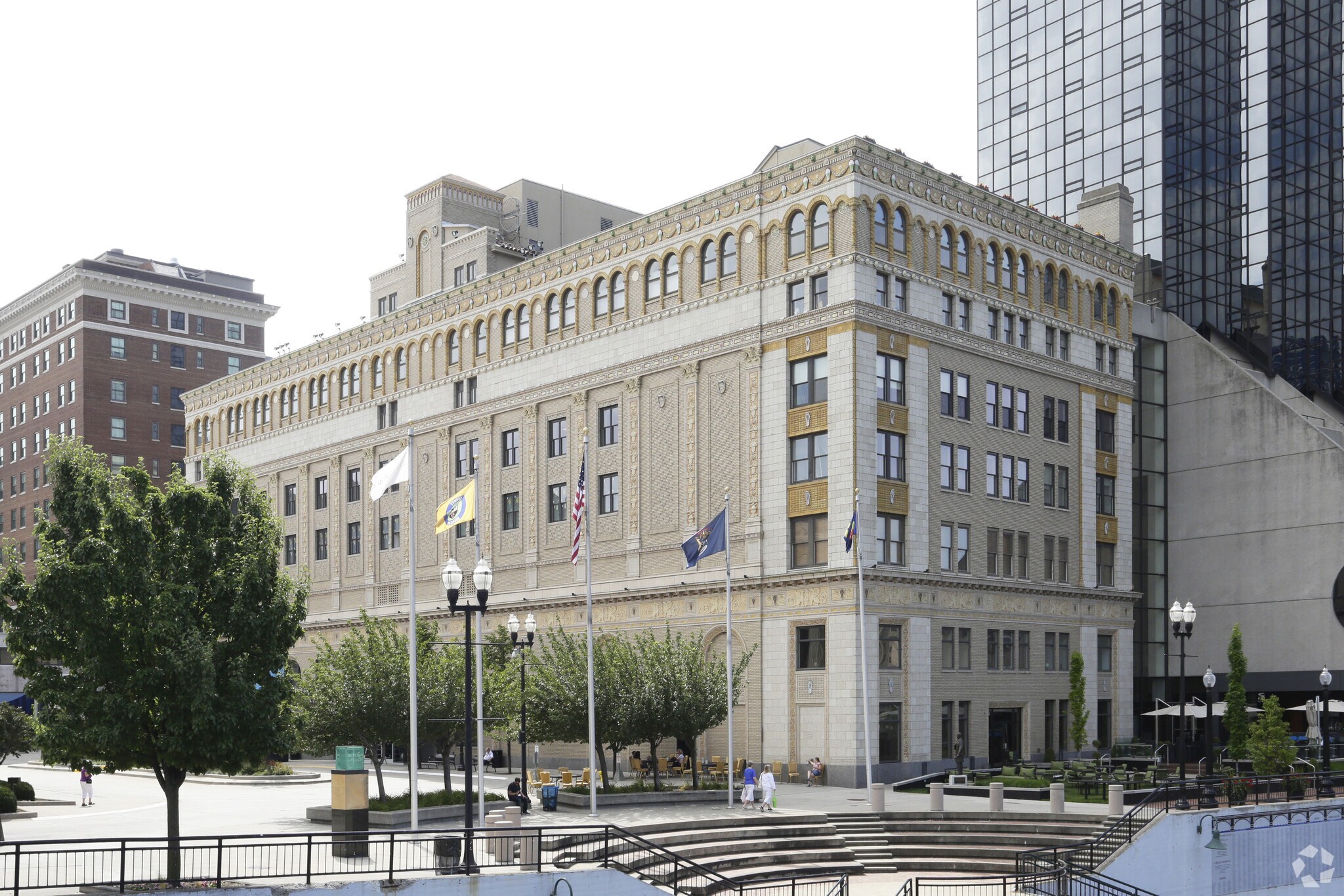 220 Lyon St NW, Grand Rapids, MI for lease Primary Photo- Image 1 of 25