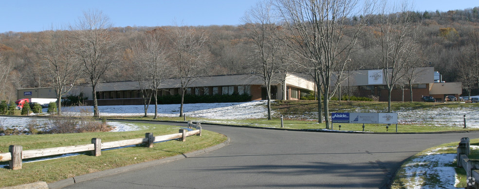 114 New Park Dr, Berlin, CT for lease - Building Photo - Image 1 of 9