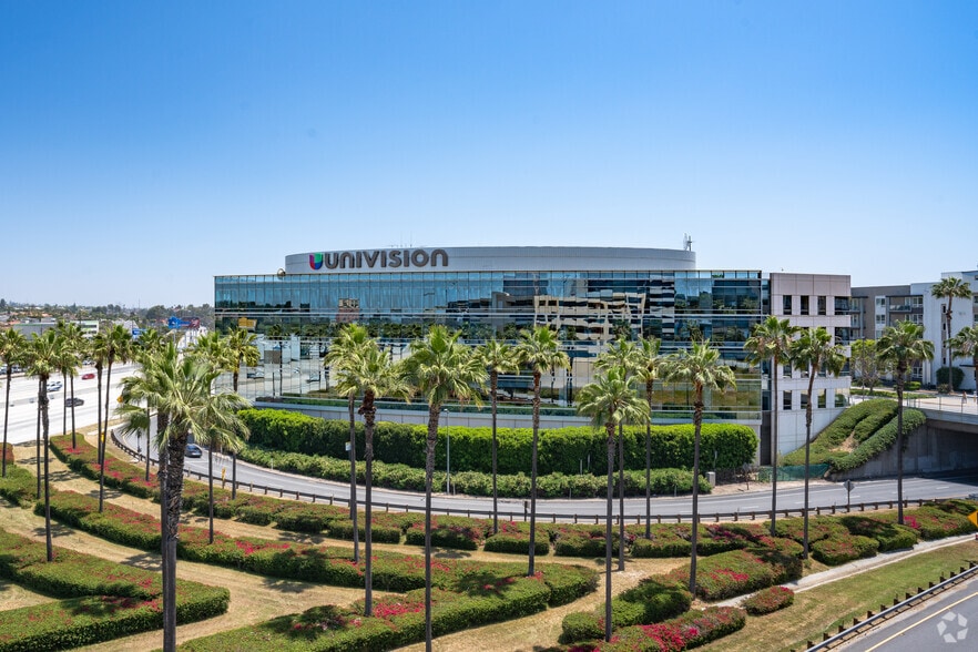 5999 Center Dr, Los Angeles, CA for lease - Building Photo - Image 2 of 6