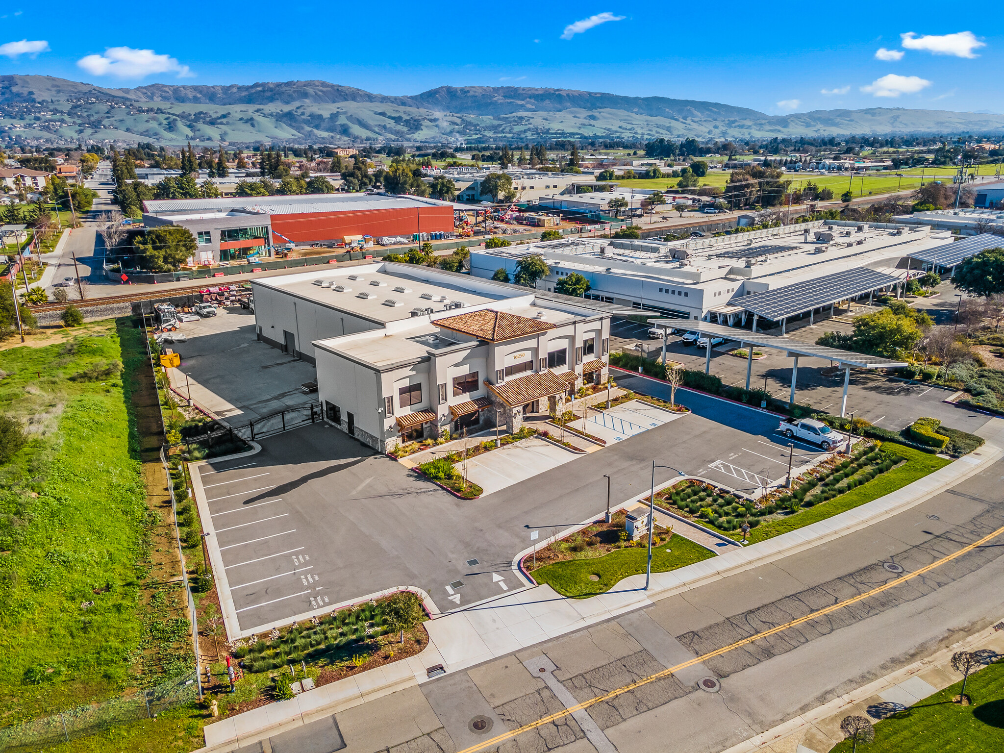 16205 Vineyard Blvd, Morgan Hill, CA for lease Building Photo- Image 1 of 21