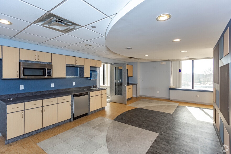 2150 Joshuas Path, Hauppauge, NY for lease - Interior Photo - Image 2 of 26