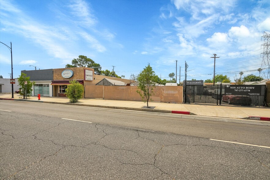 4204 W Burbank Boulevard Portfolio portfolio of 3 properties for sale on LoopNet.com - Building Photo - Image 2 of 8