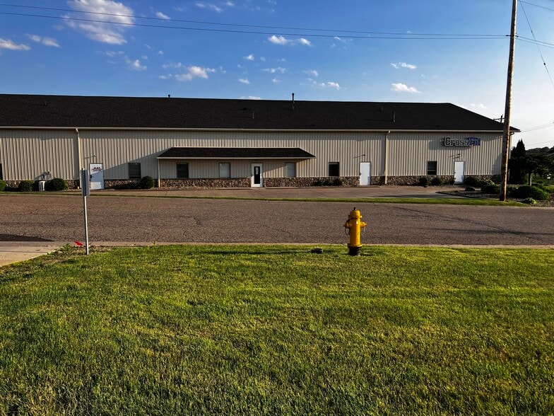 655 Elm Ridge Ave, Canal Fulton, OH for lease - Building Photo - Image 3 of 9