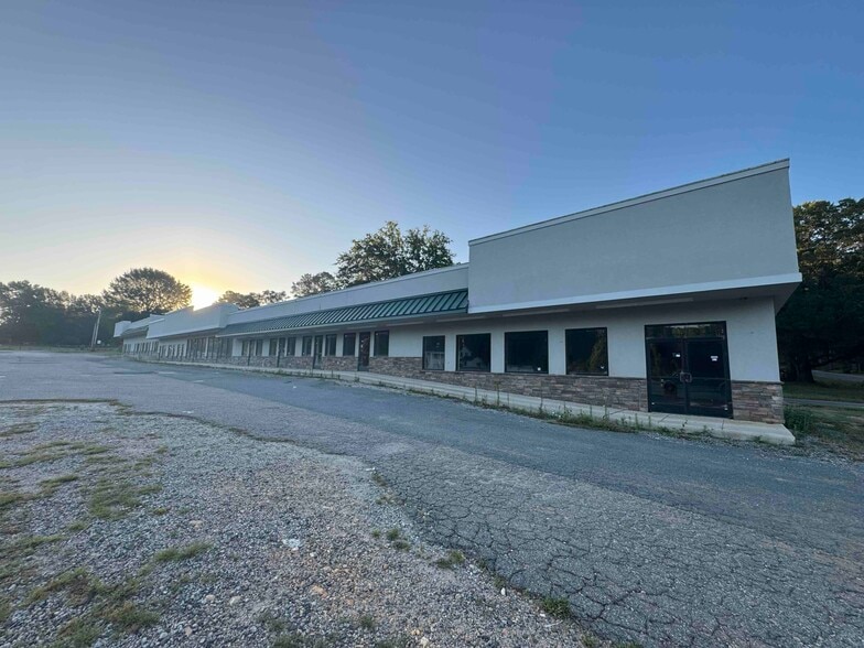 2446-2502 Us-74 Hwy E, Wadesboro, NC for lease - Building Photo - Image 1 of 4