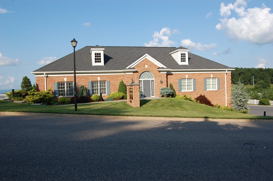 2322 Blue Stone Hills Dr, Harrisonburg, VA for lease - Building Photo - Image 2 of 6
