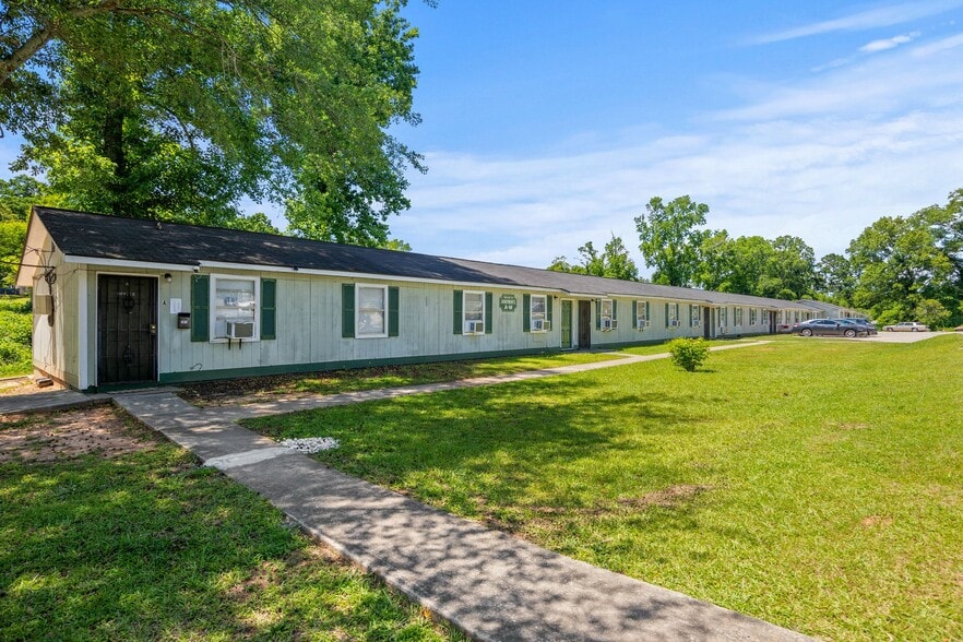 803 N 8th St, 804 N 8th St, 113-135 W Av portfolio of 3 properties for sale on LoopNet.com - Building Photo - Image 2 of 20