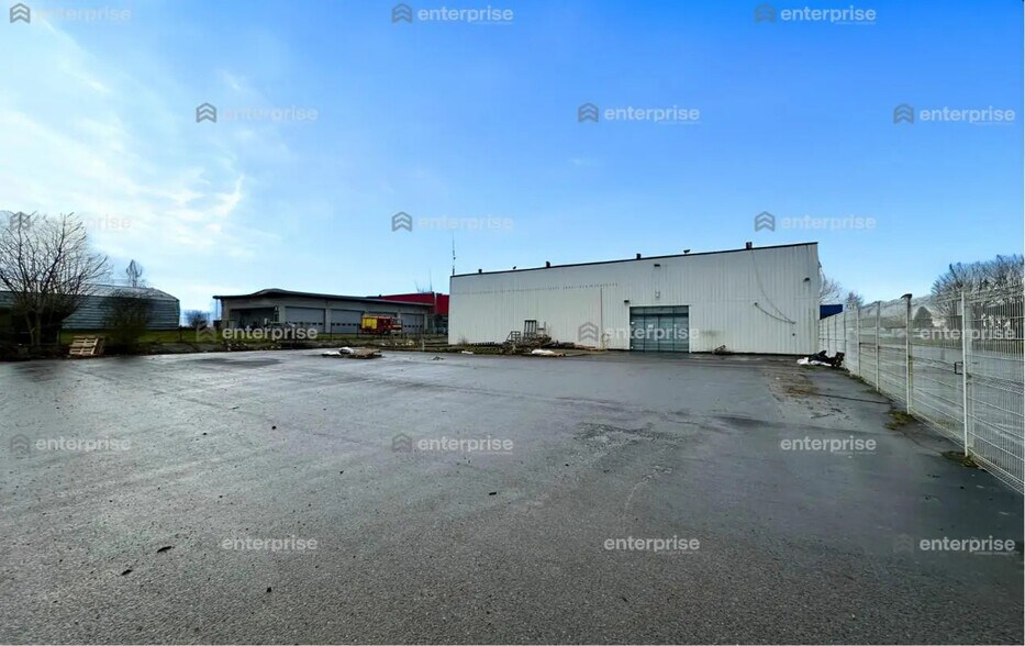 Retail in Maignelay-Montigny for lease - Building Photo - Image 2 of 4