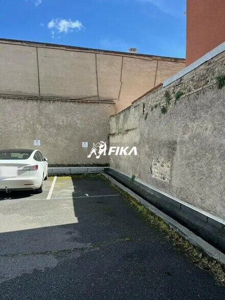 Office in Toulouse for lease - Building Photo - Image 3 of 4