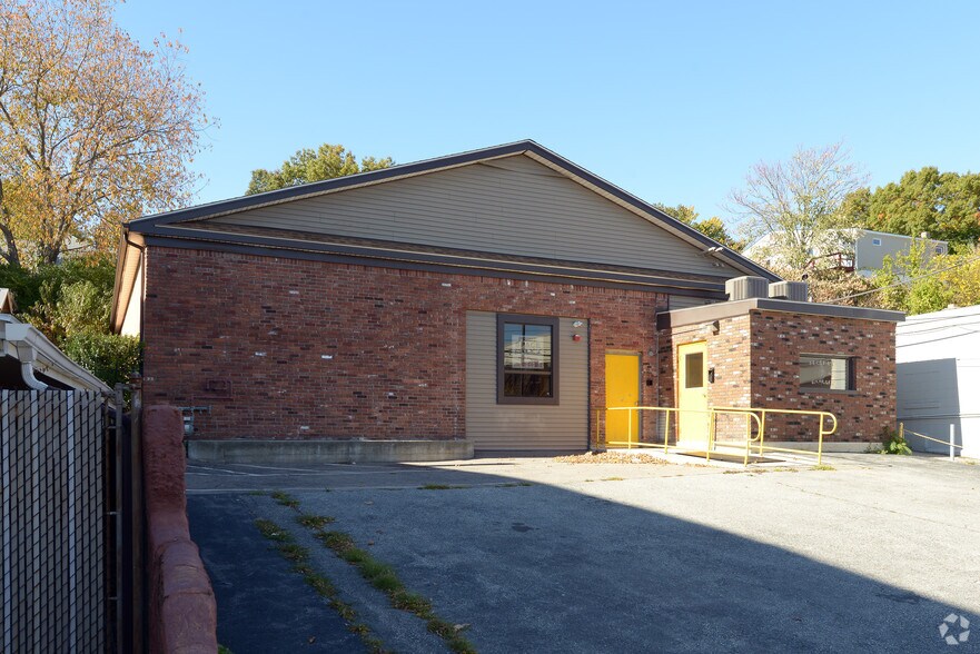 1147 Cranston St, Cranston, RI for sale - Primary Photo - Image 1 of 1