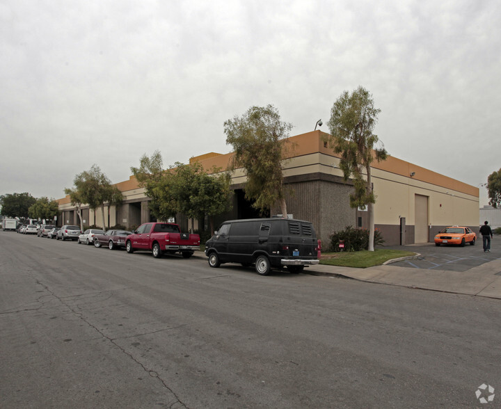 11879 Woodbury Rd, Garden Grove, CA for sale - Primary Photo - Image 1 of 1