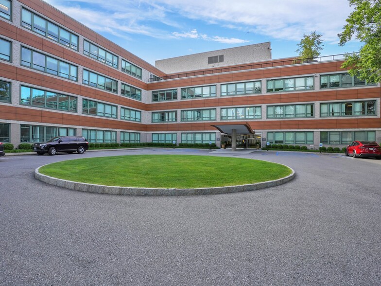 120 Bloomingdale Rd, White Plains, NY for lease - Building Photo - Image 3 of 19