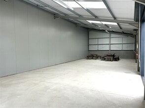 Beech Hill Rd, Reading for lease Interior Photo- Image 1 of 1