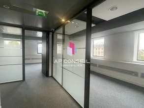 Office in Versailles for lease Interior Photo- Image 1 of 1