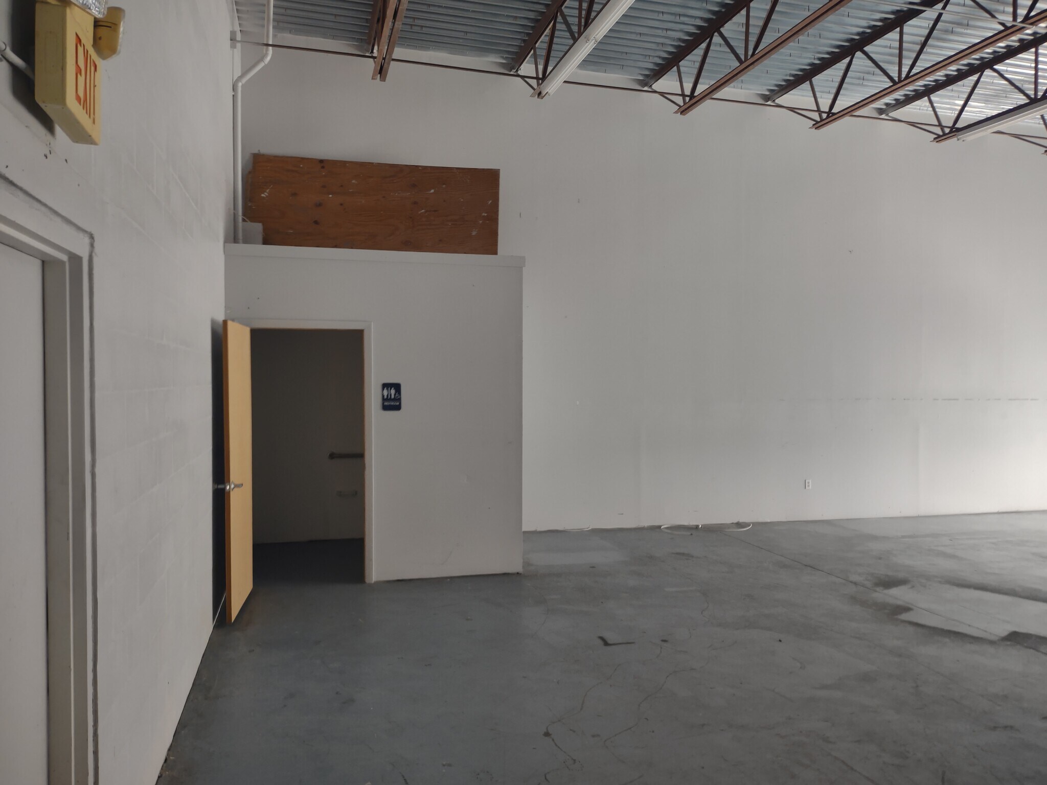 13355 Belcher Rd, Largo, FL 33773 Ulmerton Warehouse Center