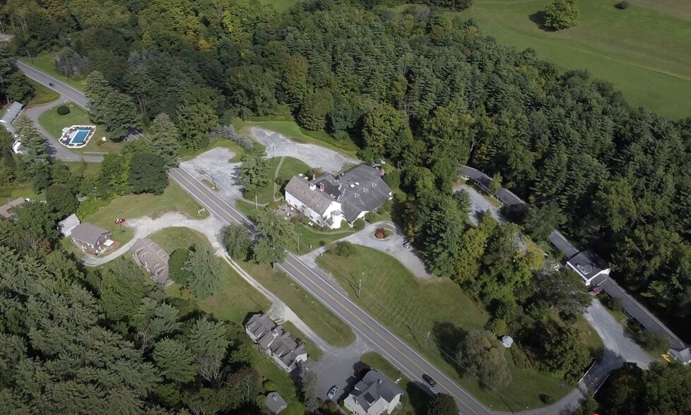 910 Cold Spring Rd, Williamstown, MA for sale - Building Photo - Image 1 of 26