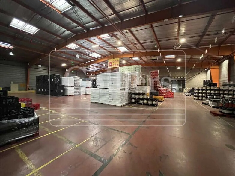 Industrial in Tarascon for lease - Interior Photo - Image 1 of 10