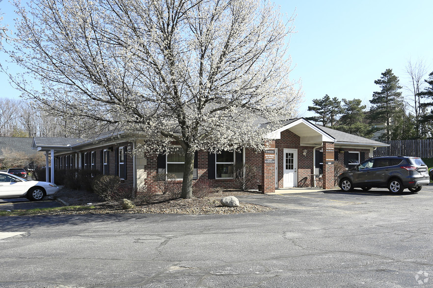 8043 Corporate Cir, North Royalton, OH for sale - Primary Photo - Image 1 of 4