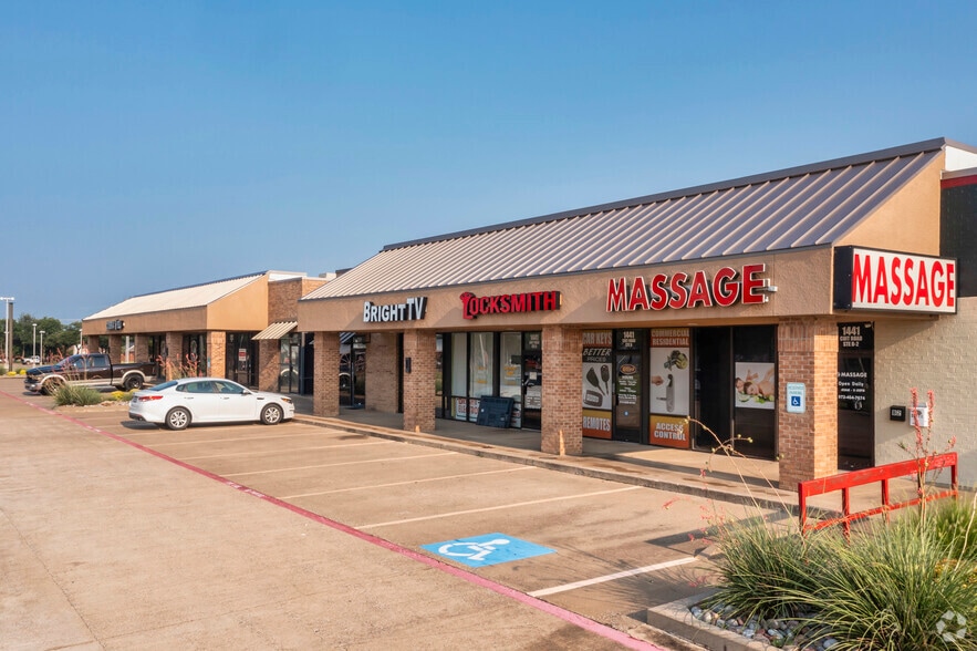 4010 W 15th St, Plano, TX for lease - Building Photo - Image 3 of 7