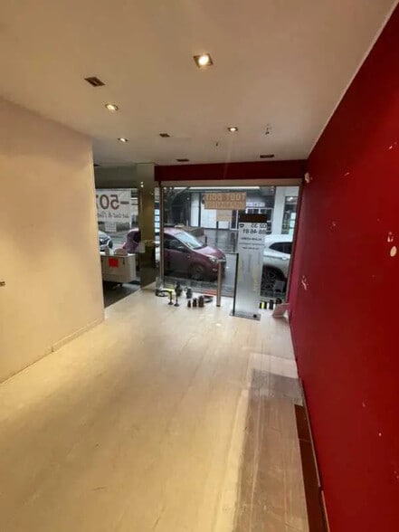 Retail in Rouen for sale - Interior Photo - Image 3 of 6