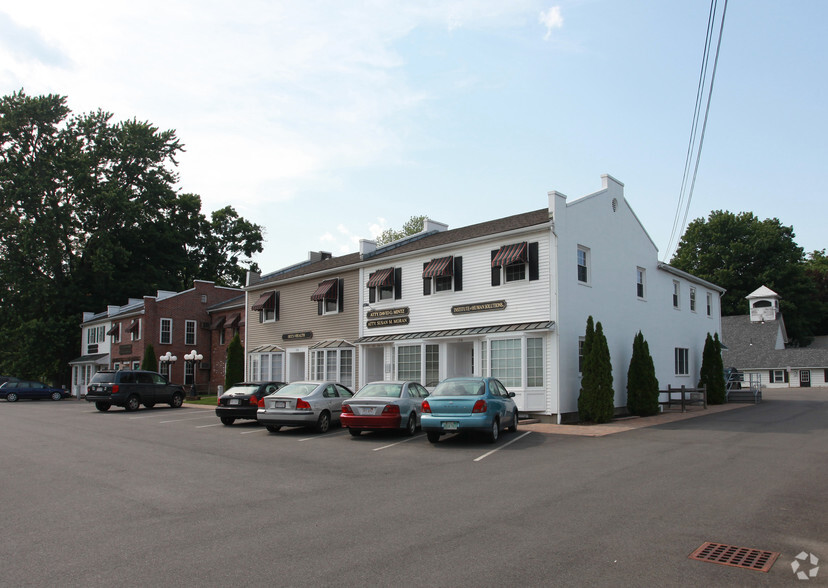 100-108 Russell St, Hadley, MA for lease - Primary Photo - Image 1 of 61