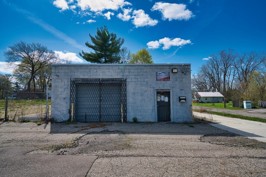 5109 SAGINAW, Flint, MI for sale - Primary Photo - Image 1 of 1