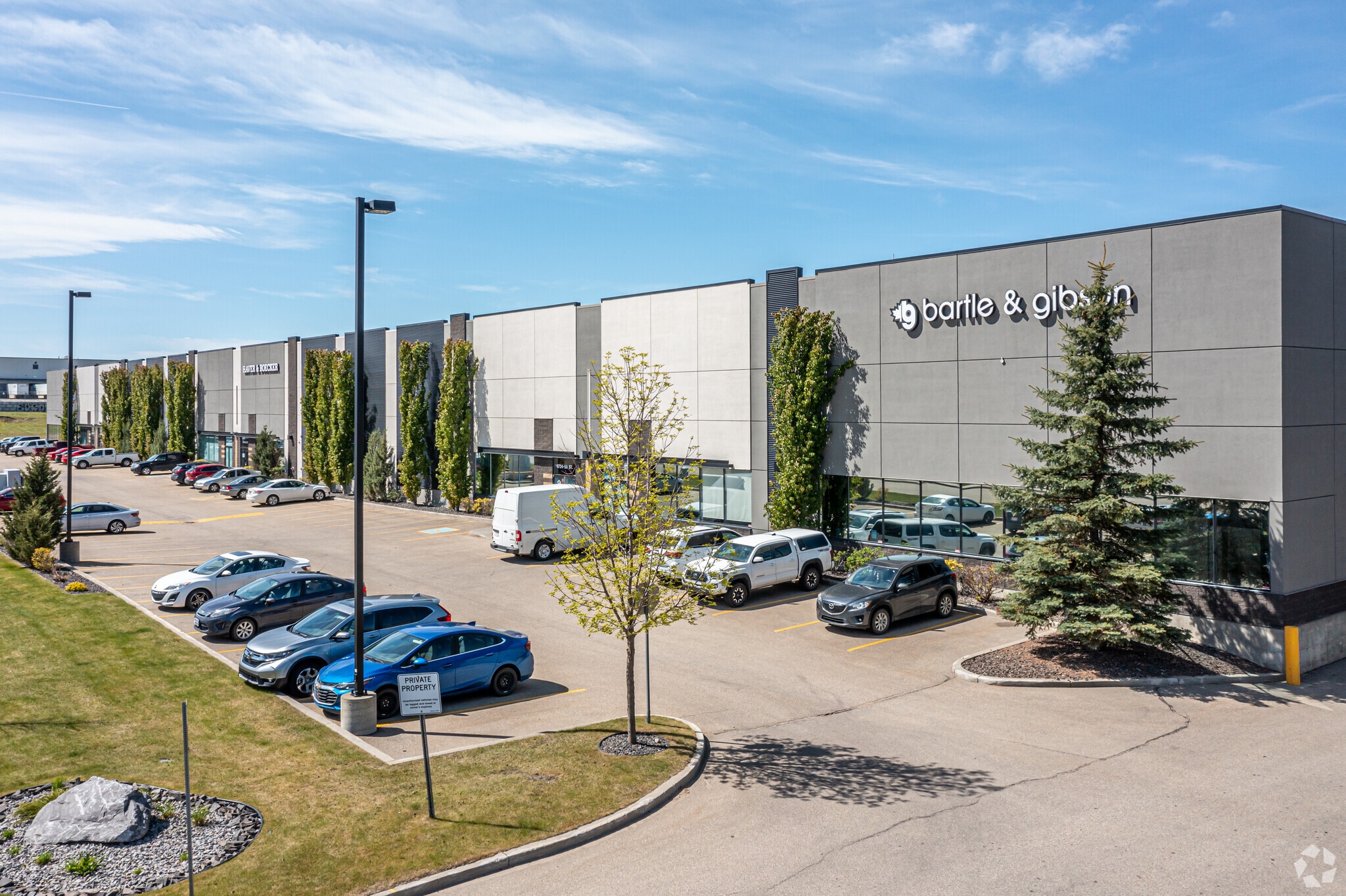 6704 59th St NW, Edmonton, AB for sale Primary Photo- Image 1 of 1