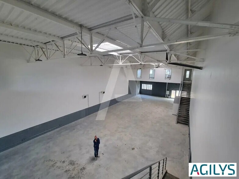 Industrial in Vaux-le-Pénil for lease - Building Photo - Image 3 of 15