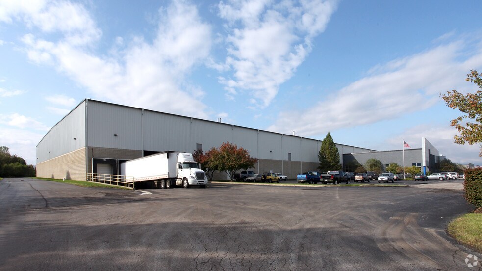 2301 Airwest Blvd, Plainfield, IN for sale - Primary Photo - Image 1 of 1