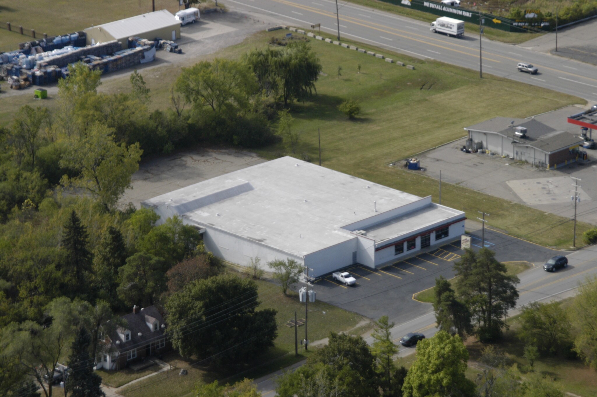 1510 E Carpenter Rd, Flint, MI for sale Building Photo- Image 1 of 1