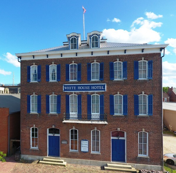 232 Wharf St, Hermann, MO 65041