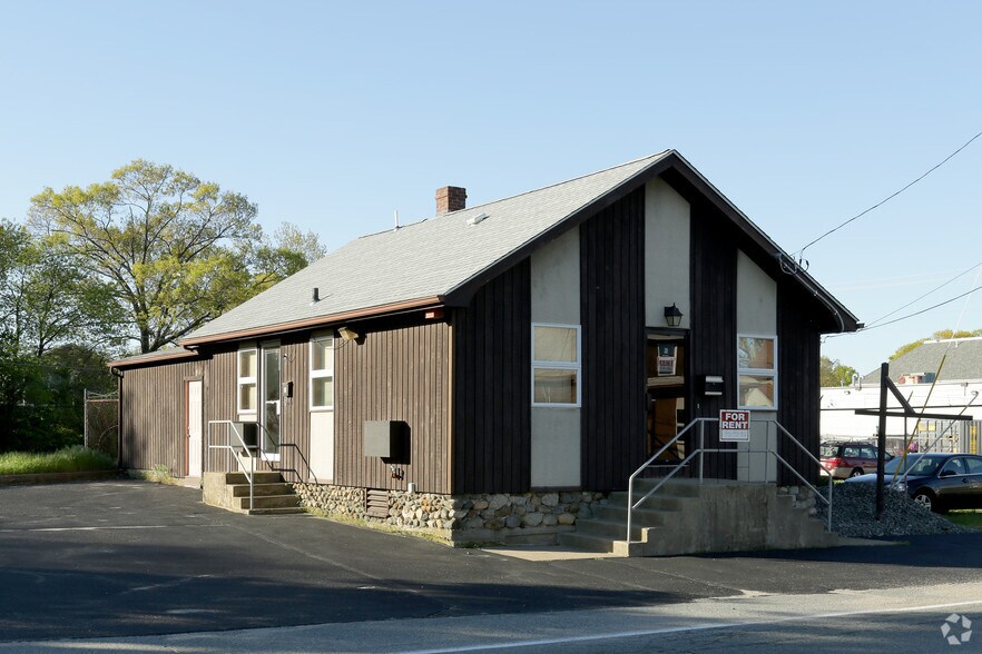 14 Walnut St, Warwick, RI for sale - Primary Photo - Image 1 of 1