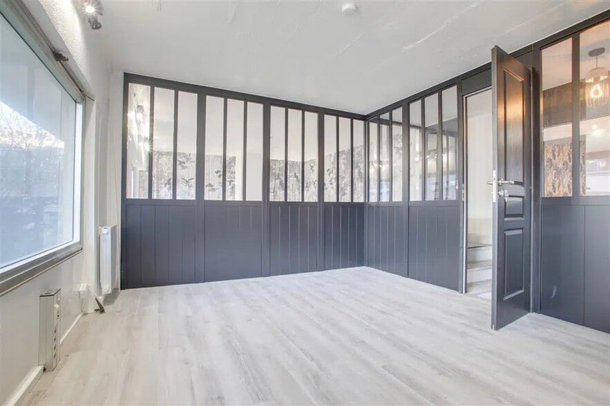 Office in Paris for lease - Building Photo - Image 1 of 7