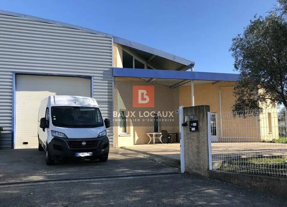 Retail in Marguerittes for lease Building Photo- Image 1 of 8