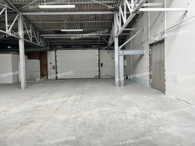 Flex in Plérin for lease - Interior Photo - Image 3 of 3