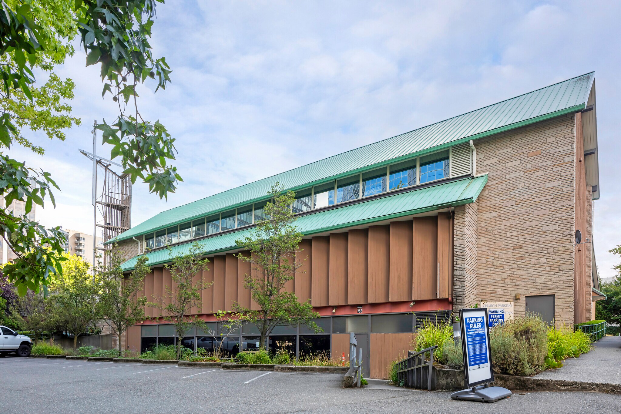 752 108th Ave NE, Bellevue, WA for lease Building Photo- Image 1 of 10