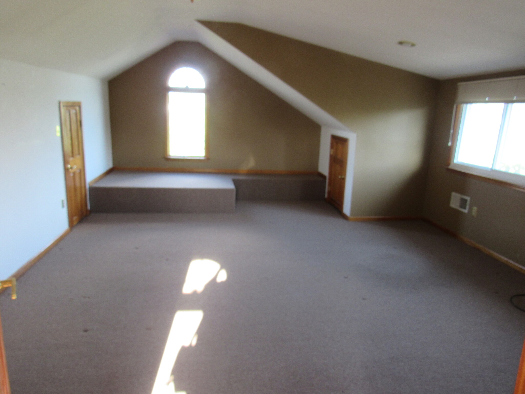 220 Forsgate Dr, Jamesburg, NJ for lease Interior Photo- Image 1 of 3