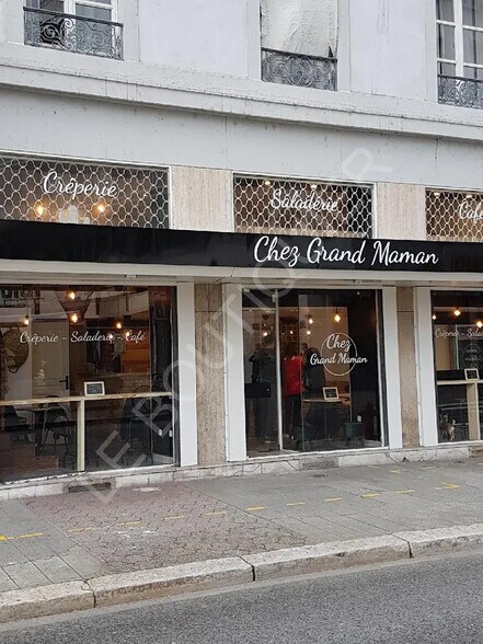 Retail in Grenoble for sale - Building Photo - Image 1 of 3