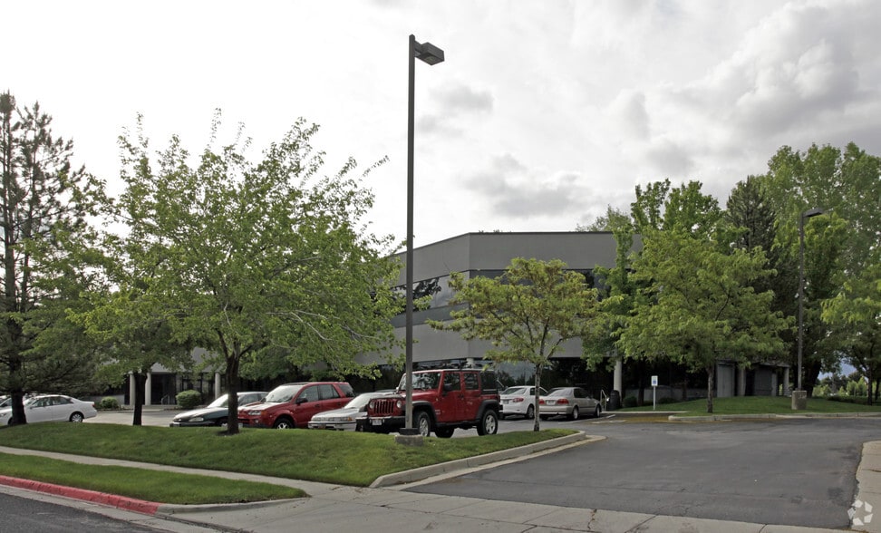849 W LeVoy Dr, Salt Lake City, UT for lease - Building Photo - Image 1 of 20