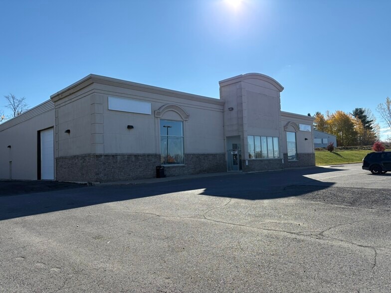 2747 Chamberland St, Clarence-Rockland, ON for sale - Building Photo - Image 3 of 33