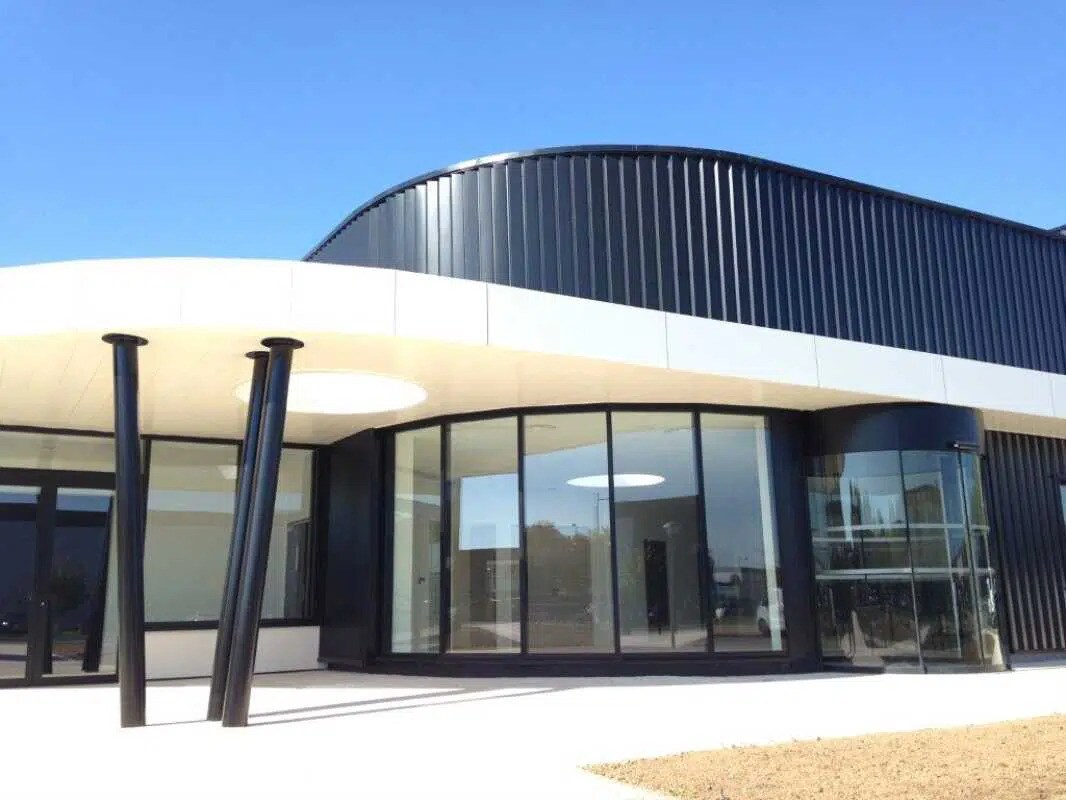 8 Rue Du Maréchal De Lattre De Tassigny, Élancourt for lease Building Photo- Image 1 of 8