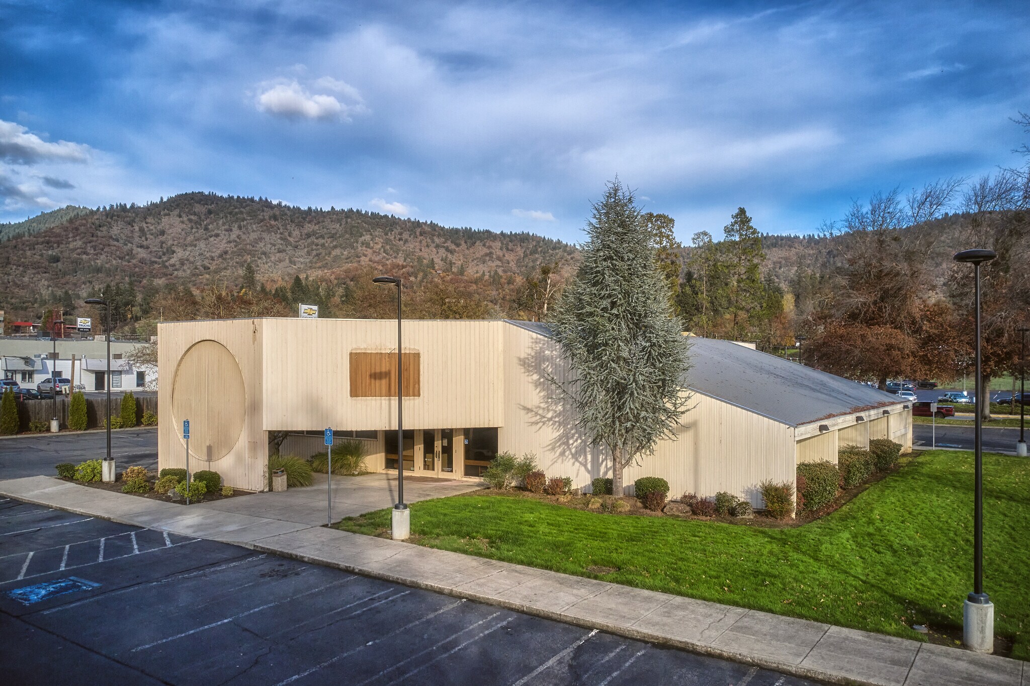 100 NE Midland Ave, Grants Pass, OR for sale Primary Photo- Image 1 of 1